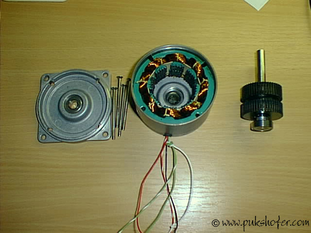 Schrittmotor_3A_zerlegt1.jpg (45613 bytes)